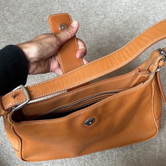 Coach Should Bag - Picture 2 of 4